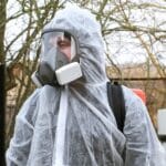 Homme-portant-des-equipements-de-protection-individuelle